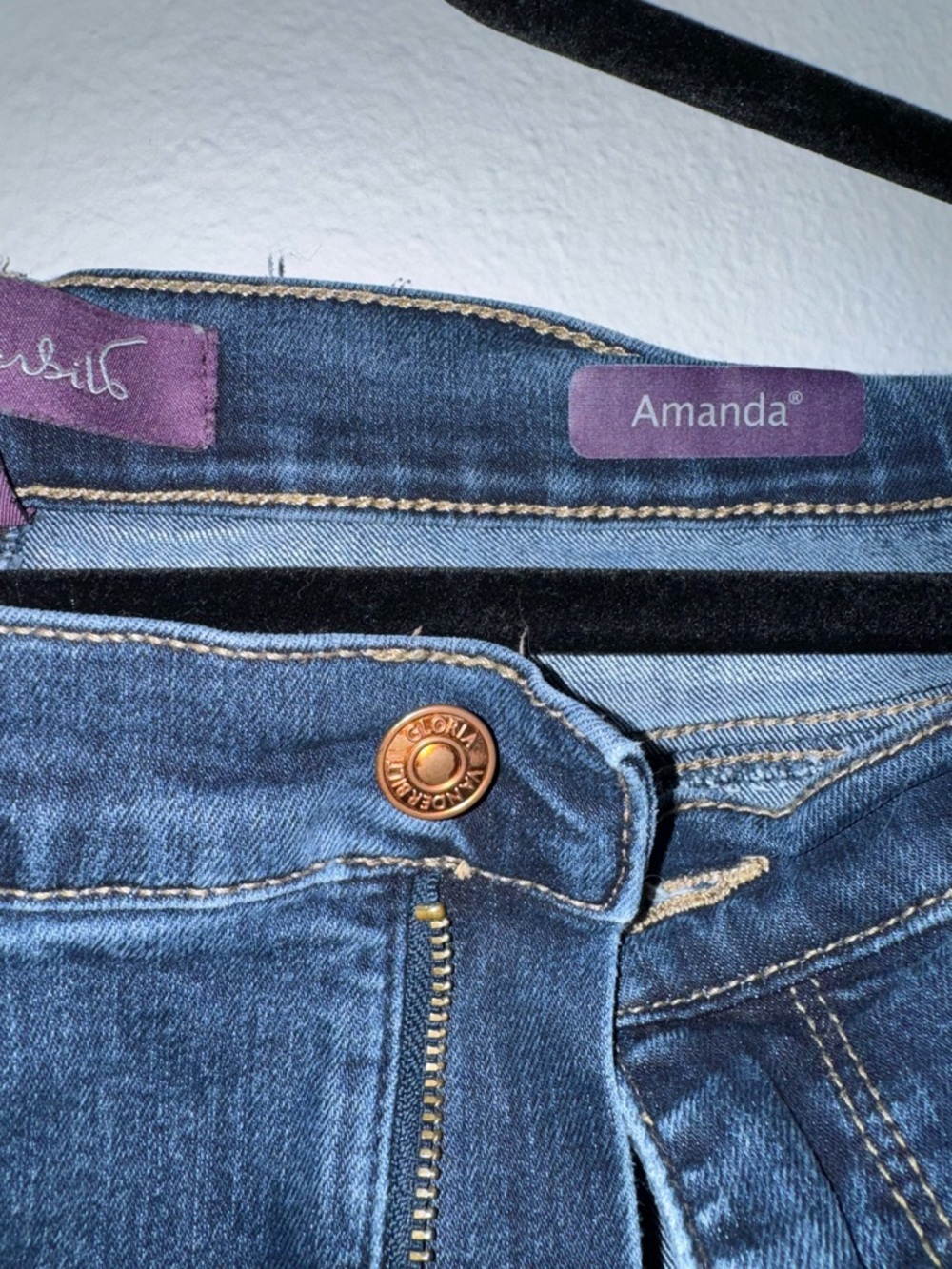 Gloria Vanderbilt Amanda Jeans in Medium Blue Wash - Picture 3 of 6